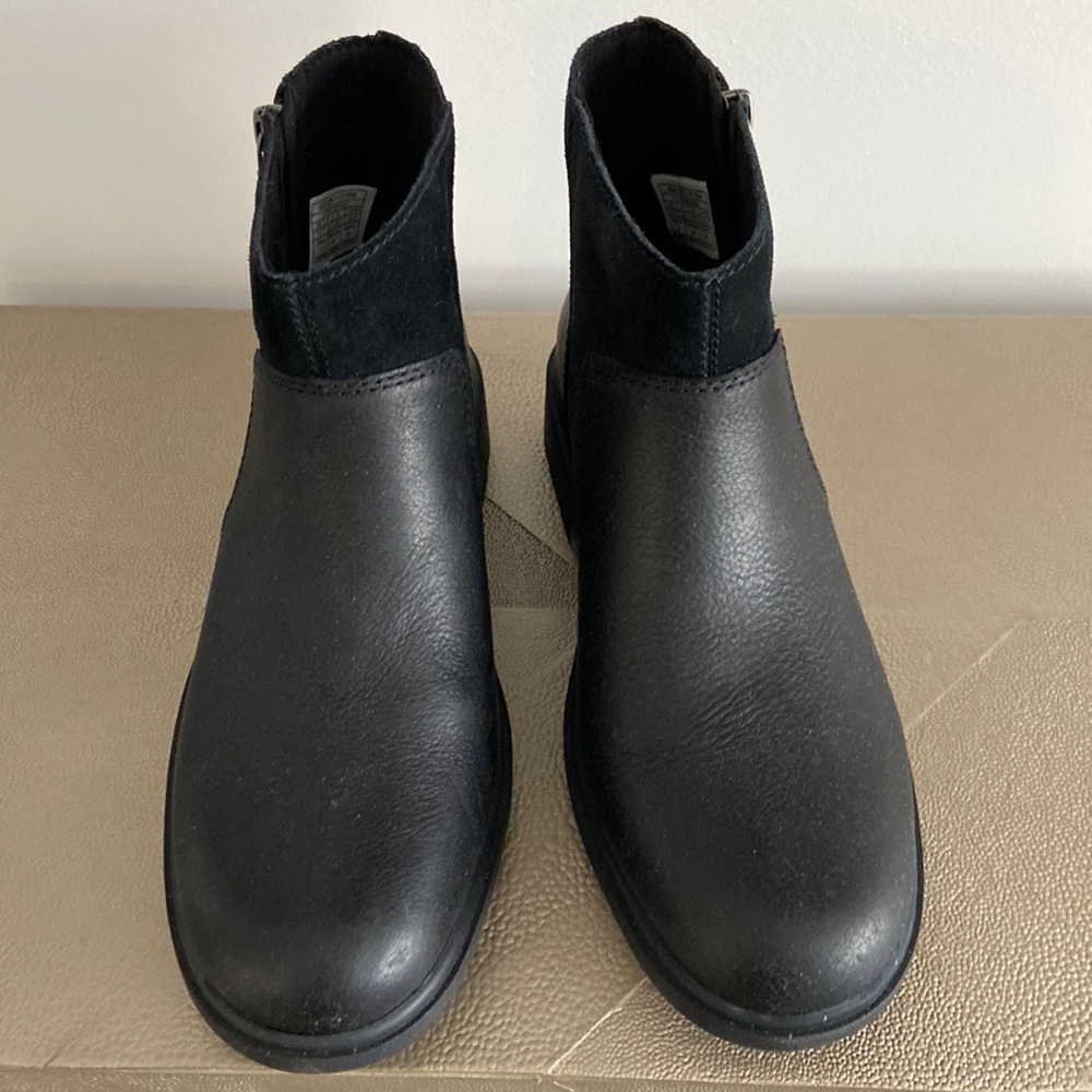 Ugg short black leather and black suede boots-waterproof!